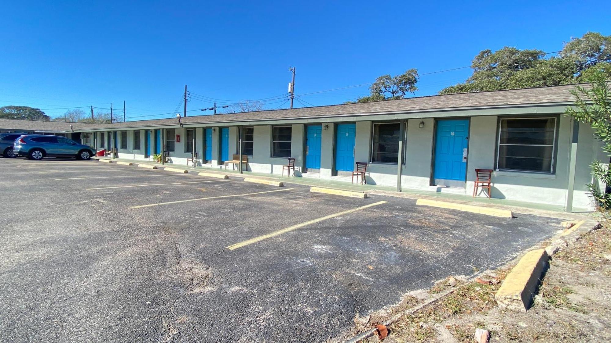 Tropic Motel Арансас Пас Екстериор снимка